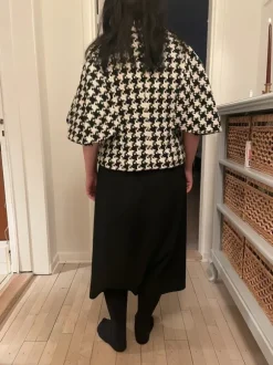 Karen kane jakke / bolero i sort hvid mønster