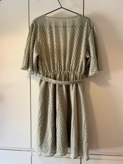 Kjole ved bånd.