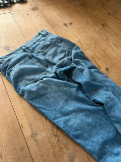 Klassiske blå og behagelige Jeans