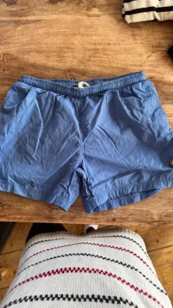 Klädpaket – badshorts + tröjor + byxa + linne (stl M)