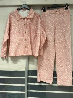 Komplet jeansowy w kropki kolor różowy