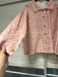 Komplet jeansowy w kropki kolor różowy