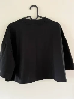 Kort, boxig t-shirt från COS