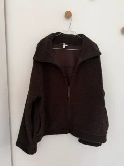 Kort brun jakke