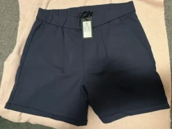 Korta shorts
