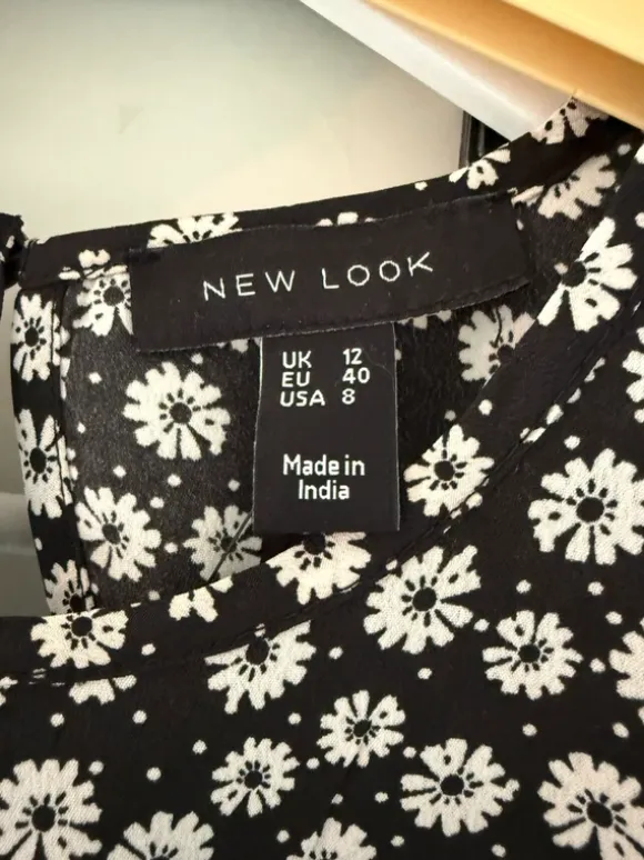 Kortärmad blus från New Look med tags aldrig använd storlek 40