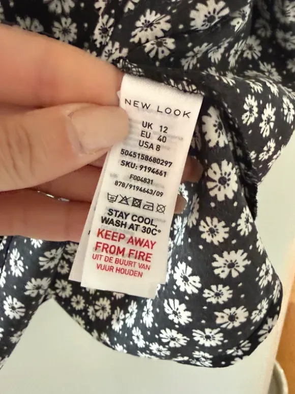 Kortärmad blus från New Look med tags aldrig använd storlek 40