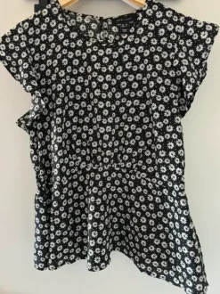Kortärmad blus från New Look med tags aldrig använd storlek 40