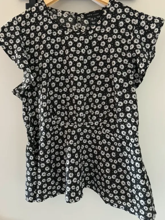 Kortärmad blus från New Look med tags aldrig använd storlek 40