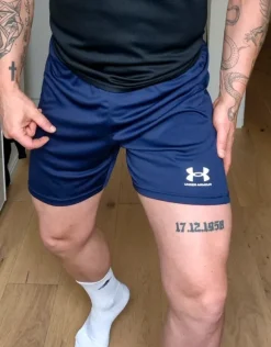 Krótkie spodenki Under Armour rozmiar M / Granatowe szorty na siłownię Under Armour rozmiar M