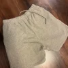 Krótkie spodnie essentials fear of god szare