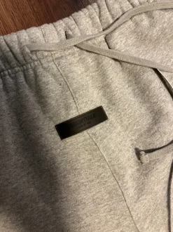Krótkie spodnie essentials fear of god szare