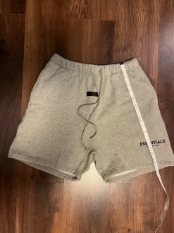 Krótkie spodnie essentials fear of god szare