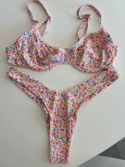 Kulani Kinis bikini
