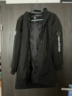 Kurtka bomberka z kapturem bluza