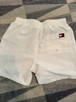 Käytännössä käyttämättömät shortsit