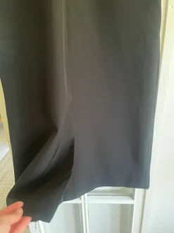 Lang sort vest i kraftigt stof fra Only