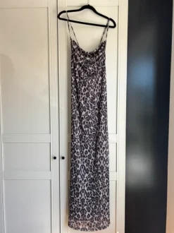 Leopard långklänning