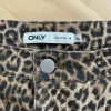Leopard nederdel fra Only