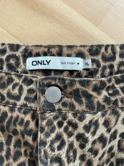 Leopard nederdel fra Only