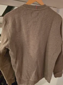 Les Deux sweatshirt.