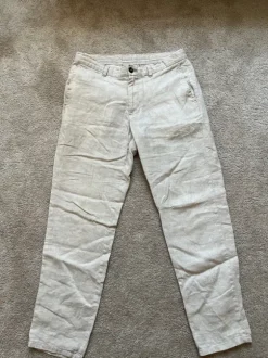 Lette beige bukser fra Mango