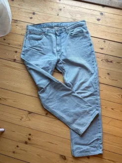 Levis 751