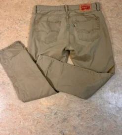 Levis 508 chinos
