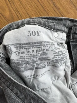 Levis 501 grå w30 l32