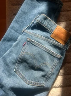 Levis jeans