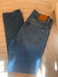 Levis jeans