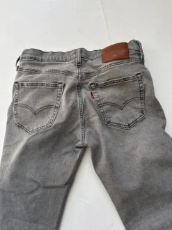 Levis jeans W32 L30