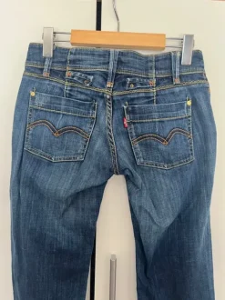 Levi’s lavtaljede jeans