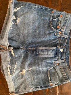 Levis shorts stl 25