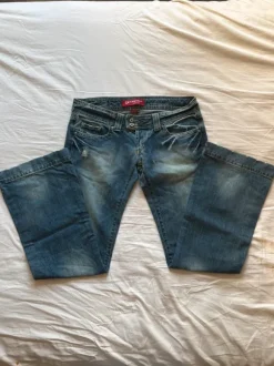 Lågmidjade bootcut jeans