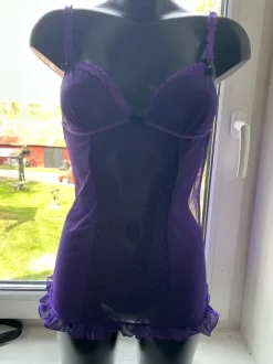 Lila genomskinlig negligé