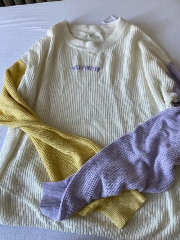Lilla og gul striktrøje fra H&M