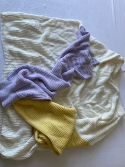 Lilla og gul striktrøje fra H&M