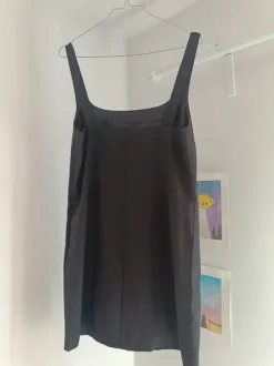 Little black dress med square neckline
