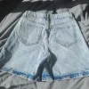 Ljusblå jeansshorts