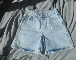 Ljusblå jeansshorts