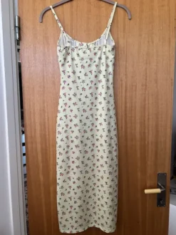 Ljusgul sommarklänning