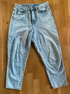 Loose mom jeans ultra high waist – ljus denim strl 40