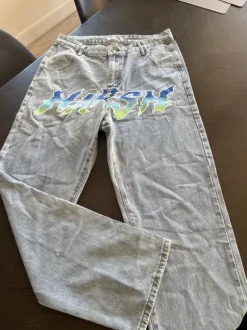 Lyse jeans med tryk