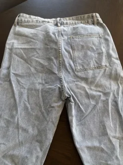 Lyse jeans med tryk