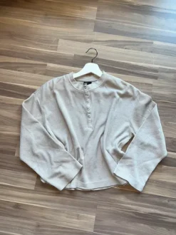 lysebeige loungesæt fra H&M i vaflet jersey materiale.