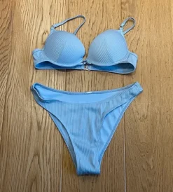 Lyseblå bikini sæt