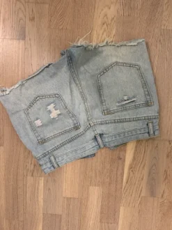 Lyseblå shorts