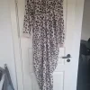 Lyserød leopard plettet onesie