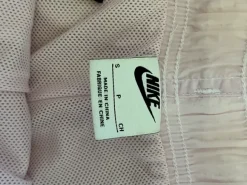 Lyserøde shorts fra Nike